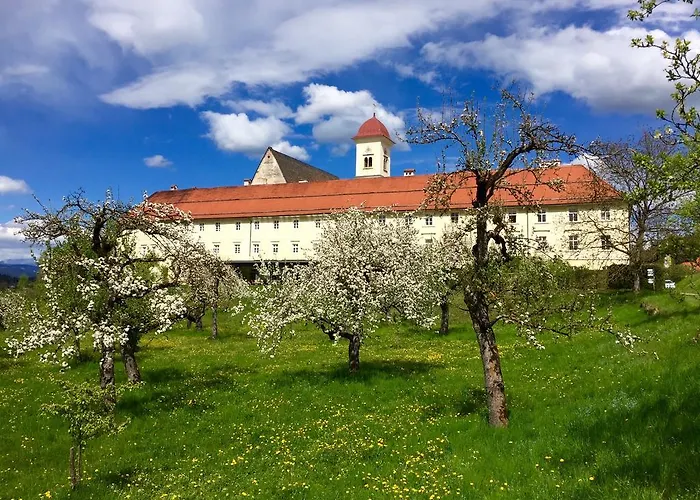Stift St. Georgen Am Laengsee מלון 4*